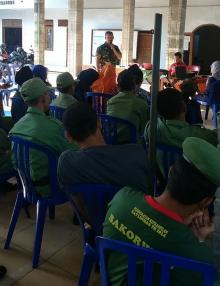 Pemberian Wawasan dari Anggota TMMD untuk Linmas Bonomerto